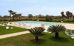 Villa Paradiso With Private Pool, Bbq Area, Huge Garden And Free Parking